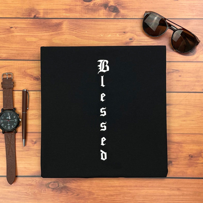 Camiseta Masculina Preta Blessed Vertical